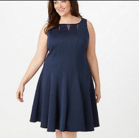 Roz & Ali Dresses & Skirts - Roz&Ali Navy Blue Mesh Inset Floral Fit Flare, 14